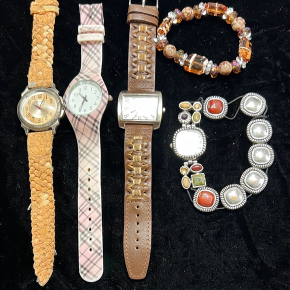 Bundle of 4 Vintage Watches with Bonus Bracelet - Picture 2 of 11